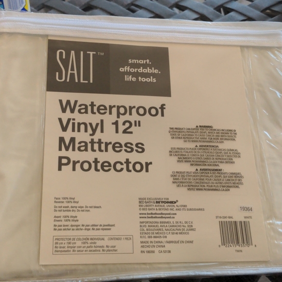 Vinyl 12" Mattress Protector, Twin size - Picture 2 of 2